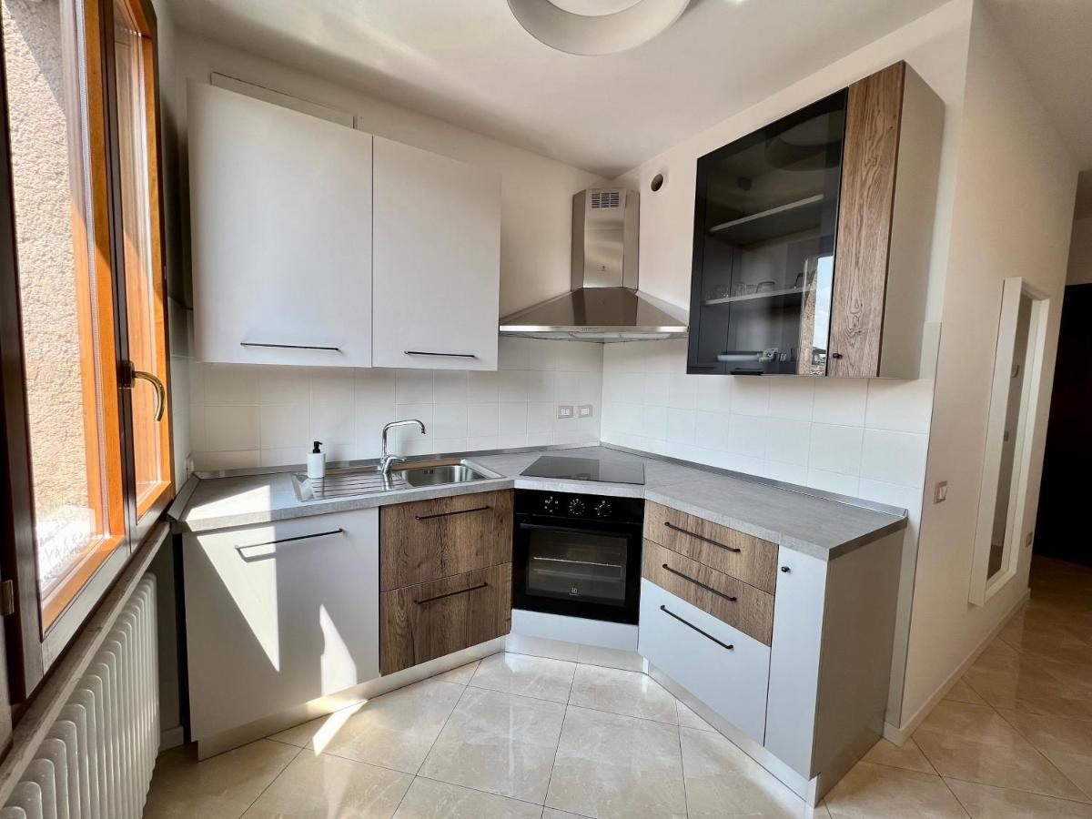 Apartamento Beija Flor-Trilocale Piazza Garibaldi N18 Desenzano del Garda Exterior foto