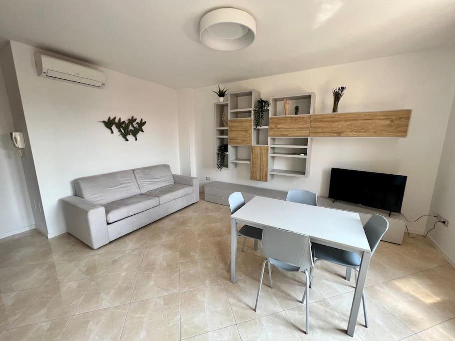 Apartamento Beija Flor-Trilocale Piazza Garibaldi N18 Desenzano del Garda Exterior foto