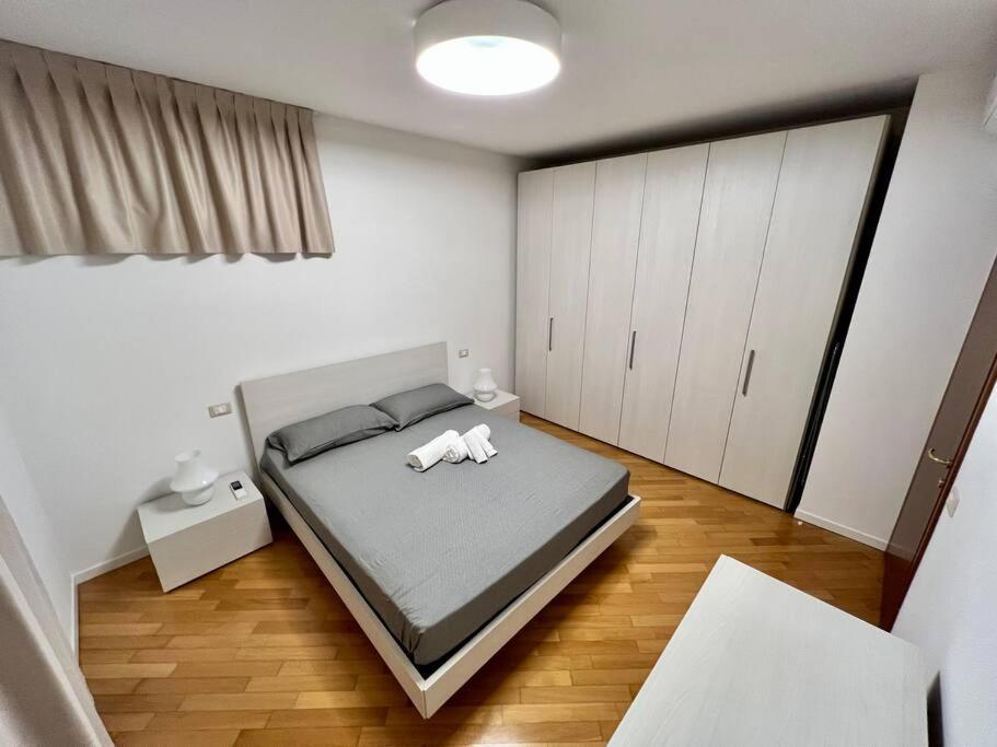 Apartamento Beija Flor-Trilocale Piazza Garibaldi N18 Desenzano del Garda Exterior foto