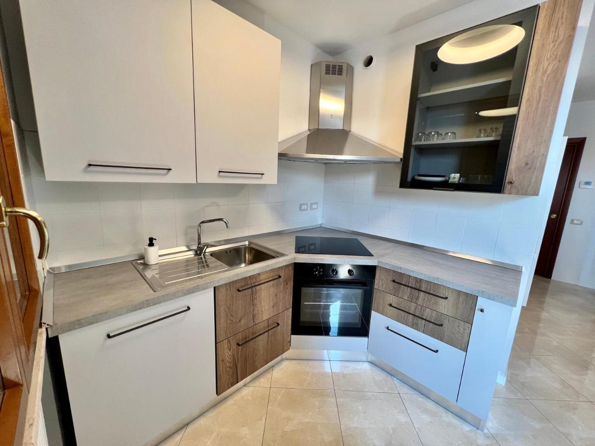 Apartamento Beija Flor-Trilocale Piazza Garibaldi N18 Desenzano del Garda Exterior foto